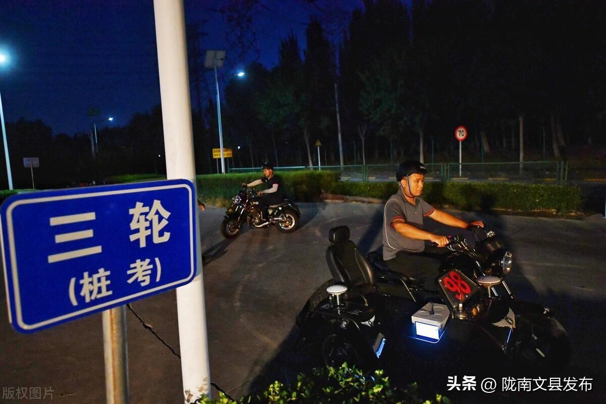 持小型汽车驾驶证的驾驶_驾驶小型机动车年龄限制_小型机动车驾驶证