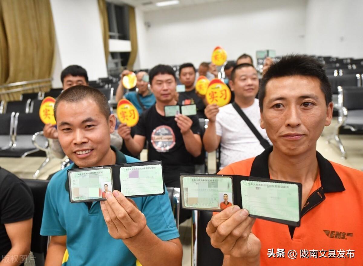 持小型汽车驾驶证的驾驶_驾驶小型机动车年龄限制_小型机动车驾驶证